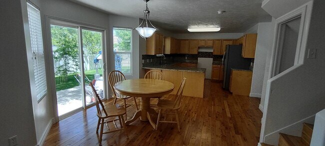 Building Photo - Beautiful 2 Story Home w attached 2 car ga...