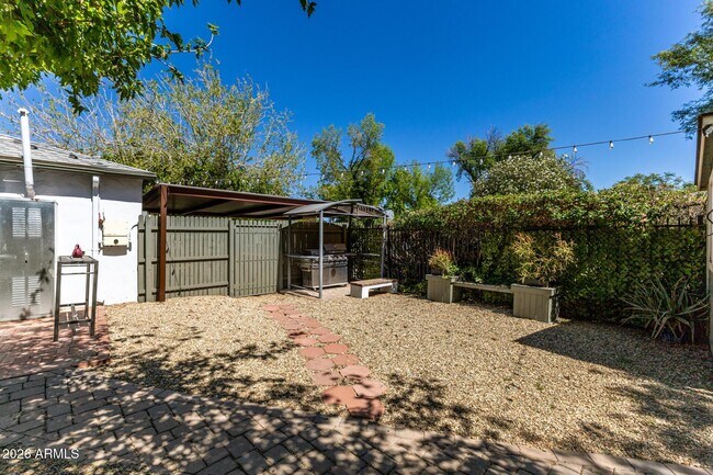 Building Photo - 1301 W MacKenzie Dr