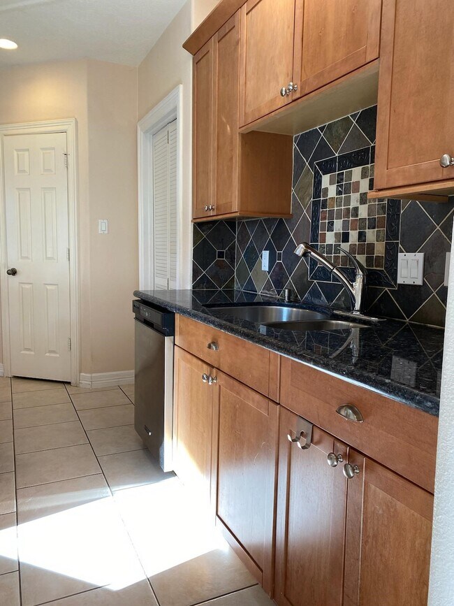 Building Photo - 11815 Canyon Mills Dr