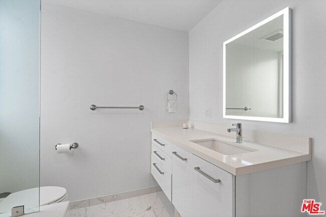 Building Photo - 507 Orlando Ave