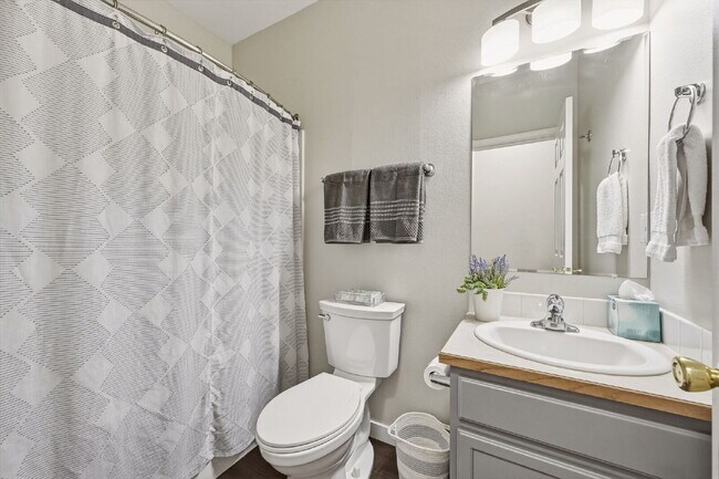 Building Photo - Furnished 3-Bedroom Home in Southwest Bend with Yard Care Included
