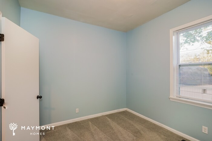 Building Photo - 413 Circle Dr