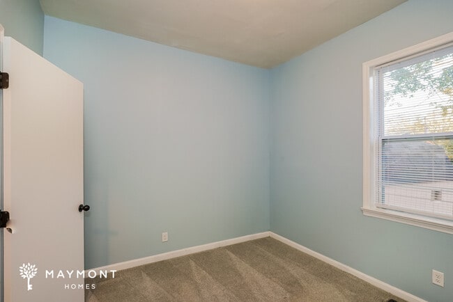 Building Photo - 413 Circle Dr