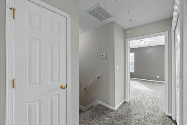 Building Photo - 266 Swaying Pine Ct