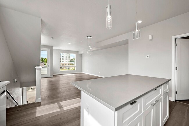 Building Photo - New 2 bed 2.5 bath Townhouse at Overlook Station