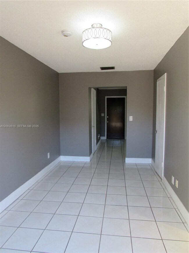 Building Photo - 5555 Ludlam Rd