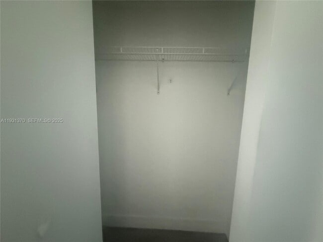 Building Photo - 853 E 24th St