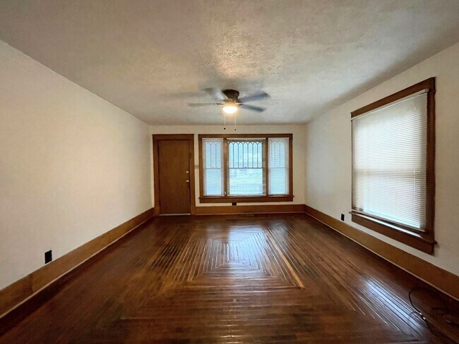 Building Photo - 3 Bed 1 Bath Home