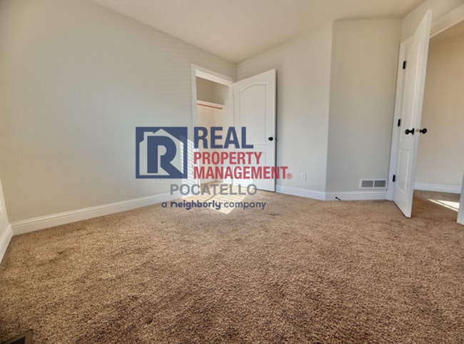 Building Photo - Beautiful 4 bed 3 bath home - 2 car garage...