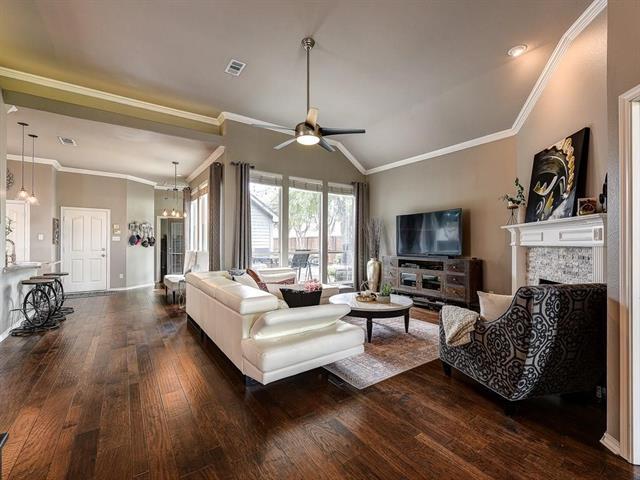 Building Photo - 3621 Granbury Dr