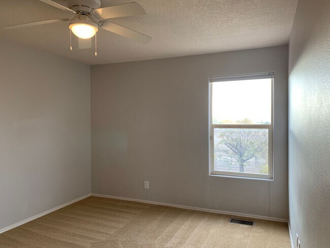 Building Photo - Magnificent 4 Bedroom, 2.5 Bath in Rio Rancho!