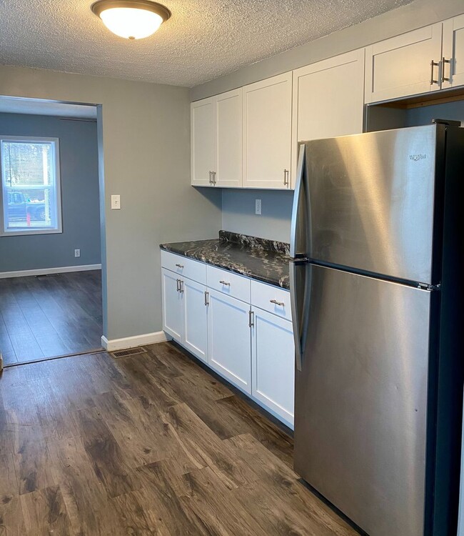 Building Photo - Charming 2-Bedroom Home with Private Driveway & Large Fenced Backyard