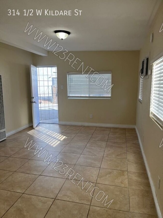 Building Photo - 1BD/ 1BATH WEST LANCASTER APT. UTILITIES I...