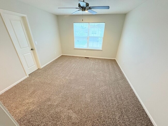 Building Photo - ***MOVE IN SPECIAL*** 3 Bedroom | 2.5 Bath...