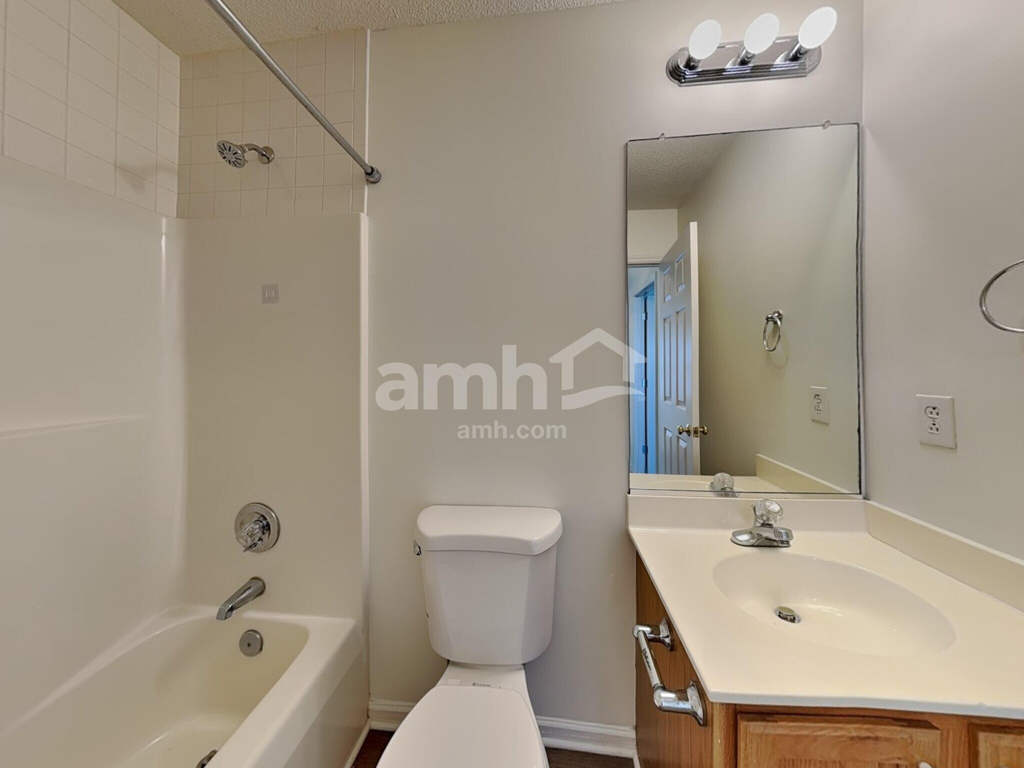 Building Photo - 5520 Bridgegate Dr