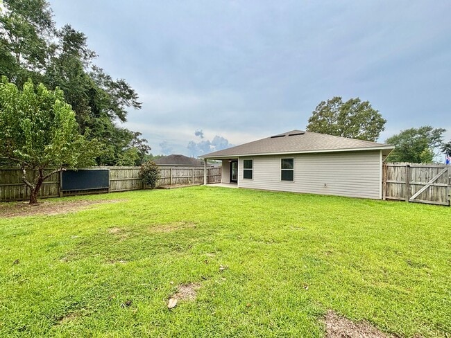 Building Photo - 5637 Peach Dr
