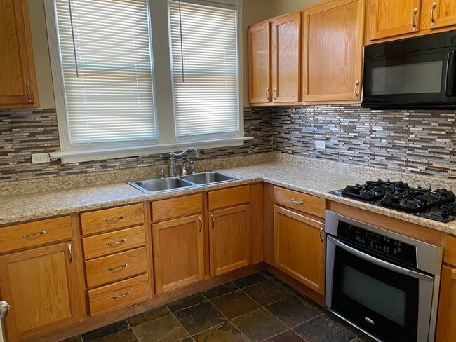 Kitchen - 8120 S Crandon Ave