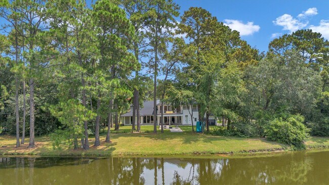 Building Photo - 1 E Wedgewood Glen