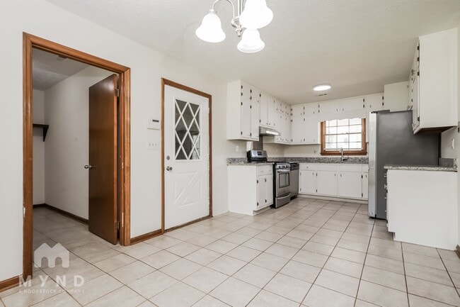 Building Photo - 608 Creekwood Ct SE