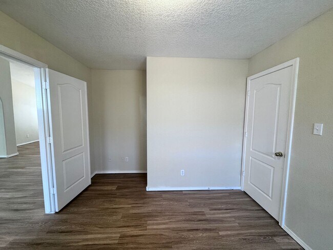 Building Photo - 3 bed 2 bath home in Los Lunas