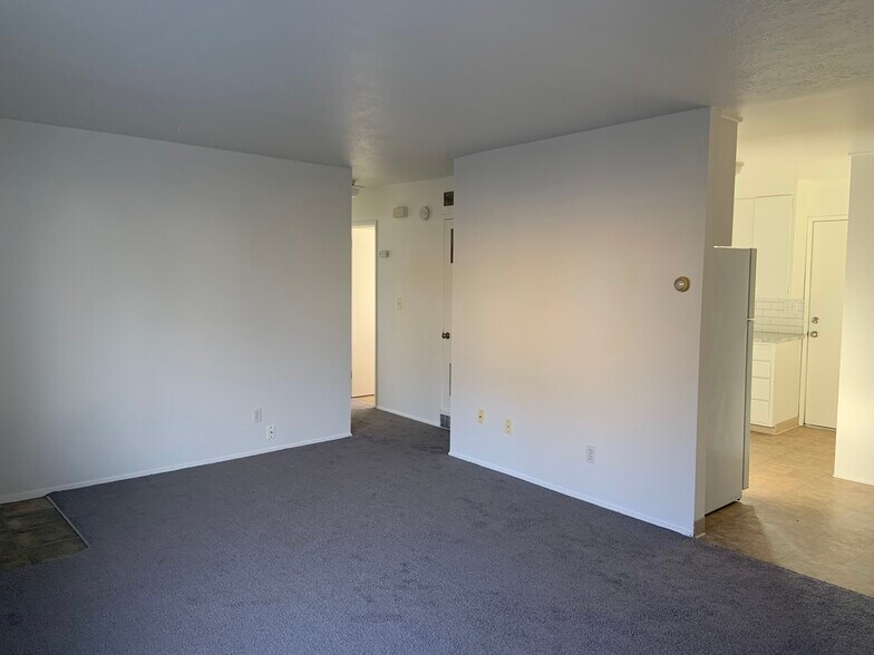 Building Photo - 8608 SE Bybee Blvd