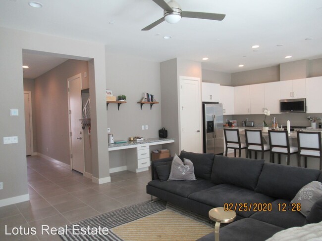 Building Photo - 3 br, 2.5 bath House - 6815 E Orion Dr
