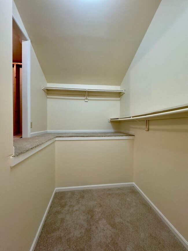 Building Photo - Charming 4 Bedroom/3.5 Bathroom Townhome in Cedarwood Estates, Pikesville, MD!