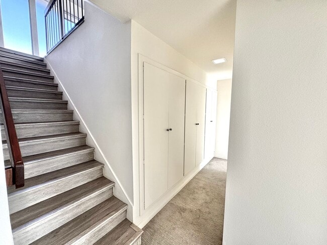 Building Photo - Mid-Century Townhome in Fashion/Mission Valley WEST! 3bd/2ba, garage, laundry, VIEW!