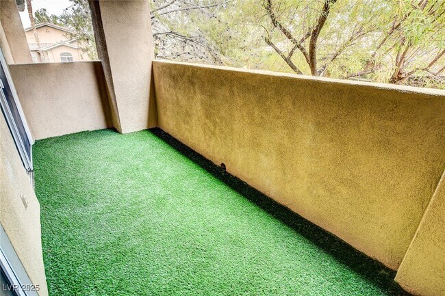 Building Photo - 8729 Red Brook Dr