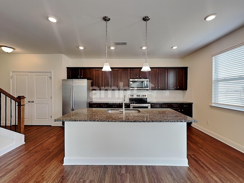 Building Photo - 145 Twin River Dr