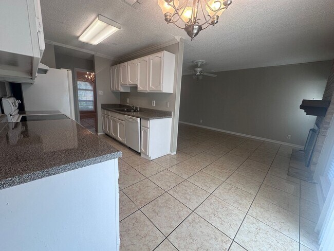 Building Photo - CUTE 3/2 NESTLED ON A CORNER LOT IN CONVER...