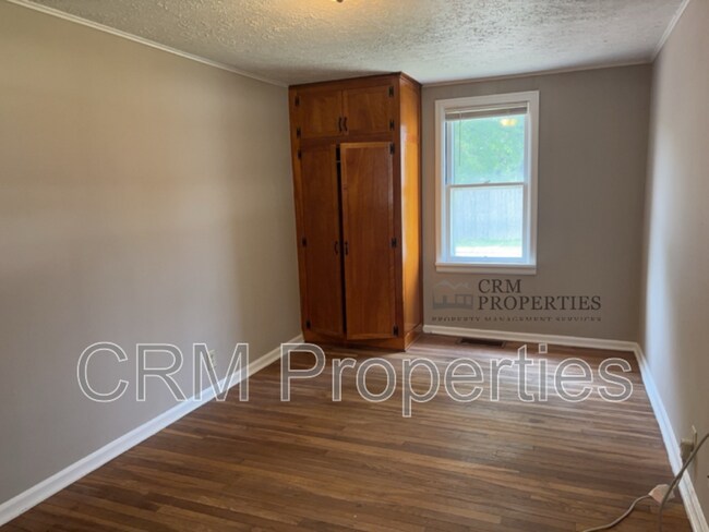 Building Photo - 1019 N McCann St