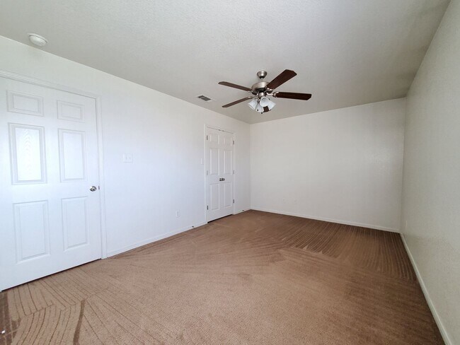 Building Photo - 1204 Cinch Dr