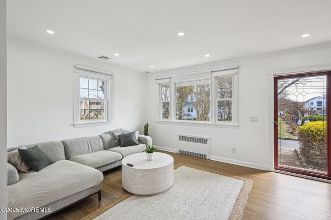 Primary Photo - 120 Hulick Pl