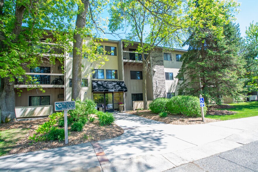 Hunters Ridge 19000 Stratford Rd MN 55345 Apartment Finder