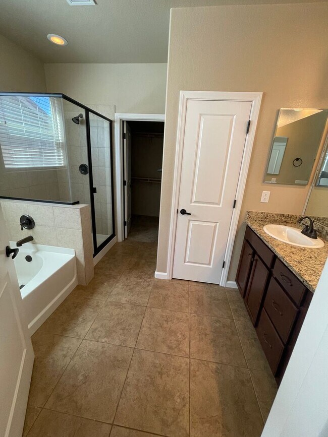Building Photo - Kiley Ranch 3 bedroom 2 bath- Available NOW