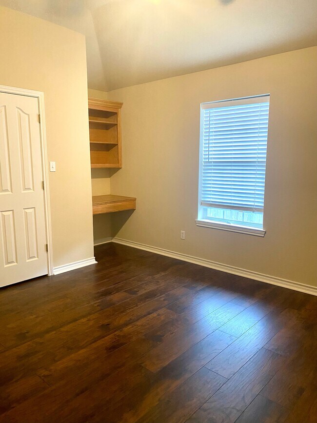 Building Photo - 130 Mystic Dr