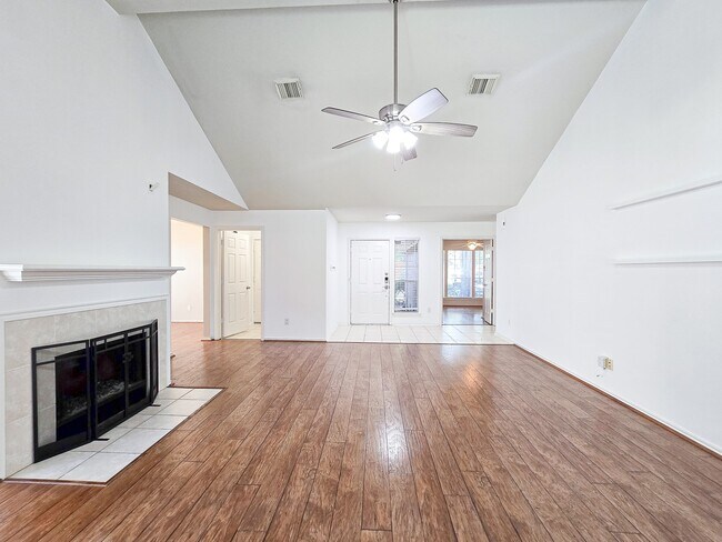 Building Photo - 12230 Cypress Shores Dr