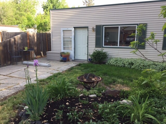 Shady pretty little yard - 3203 W Taft St