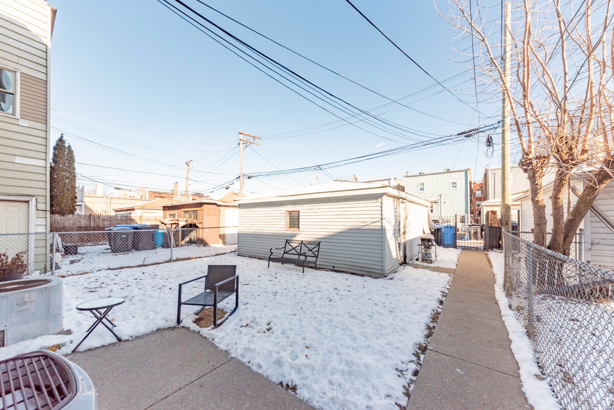 Building Photo - 4737 N St Louis Ave