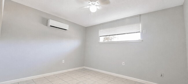 Building Photo - 7818 Oak Knoll Ln