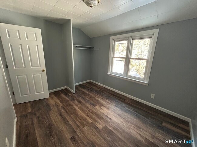 Building Photo - 244 Woodlawn Cir