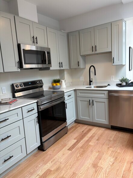 Primary Photo - 202 Elm St