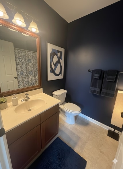 Building Photo - 550 Riverside Dr