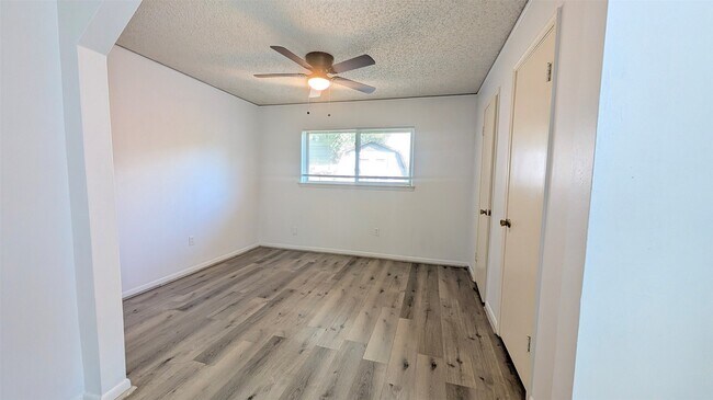 Building Photo - 10523 Huff Dr