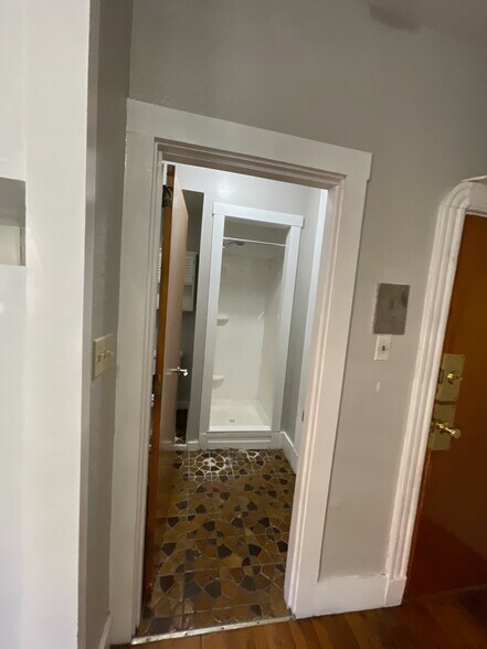 Building Photo - 41 Anderson St