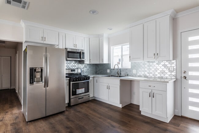 Building Photo - 7058 Willis Ave