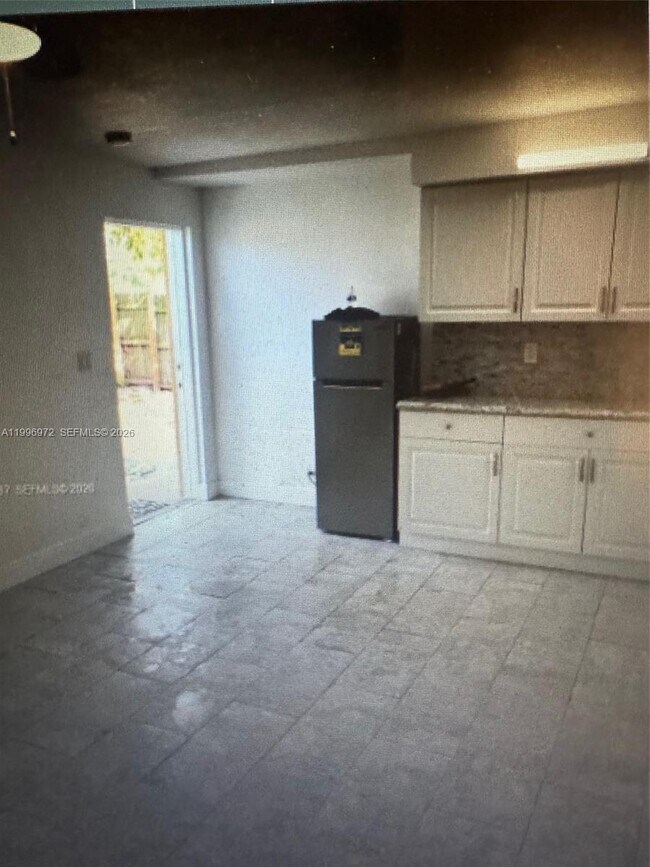 Building Photo - 1625 NW 9th Ave