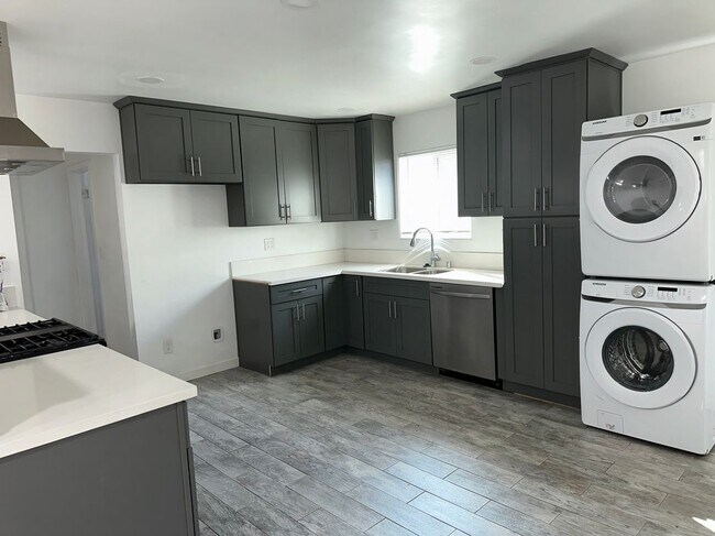 Building Photo - 3008 70th St