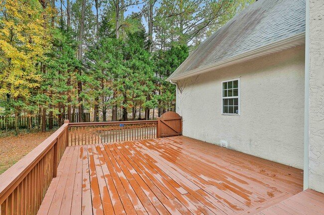 Building Photo - Luxury Millpond Manor Home in Starr’s Mill...